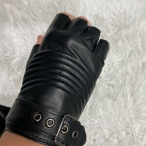 RUNWAY NY Genuine Leather Fingerless Moto Gloves Buckle Detail Black Size S/M